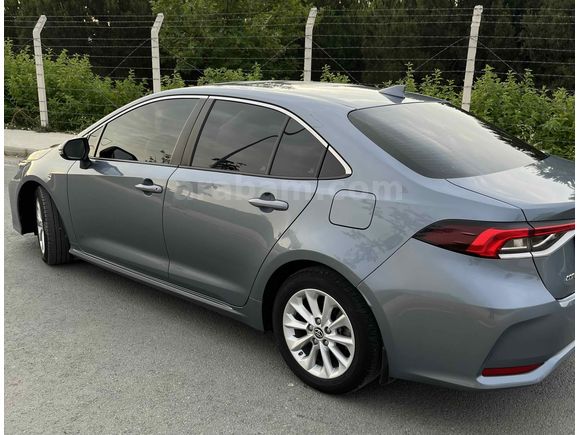 2022 model Toyota Corolla 1.5 Dream km 44 bin servis bakımlıdır