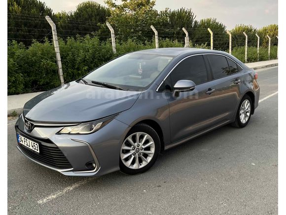 2022 model Toyota Corolla 1.5 Dream km 44 bin servis bakımlıdır