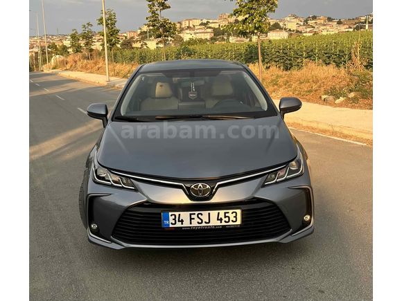 2022 model Toyota Corolla 1.5 Dream km 44 bin servis bakımlıdır