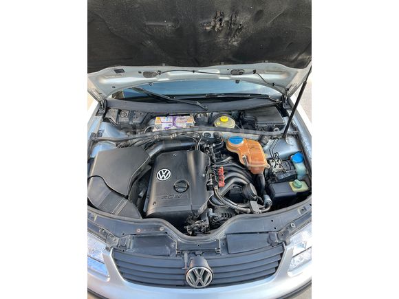  Volkswagen Passat 1.8 Trendline 2000 Model 