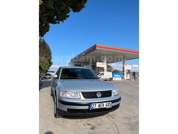  Volkswagen Passat 1.8 Trendline 2000 Model 