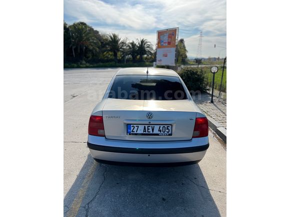  Volkswagen Passat 1.8 Trendline 2000 Model 