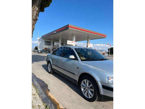  Volkswagen Passat 1.8 Trendline 2000 Model 