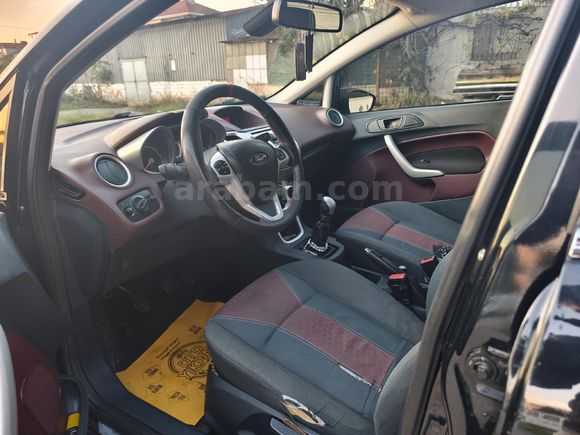 Sahibinden Ford Fiesta 1.4 Titanium 2011 Model  Siyah
