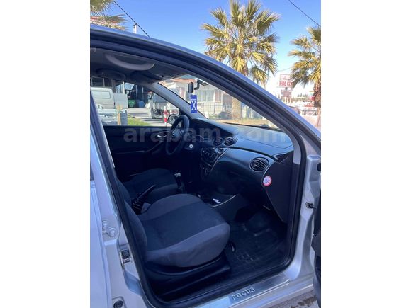 Sahibinden Ford Focus 1.6 Ghia 2001 Model 
