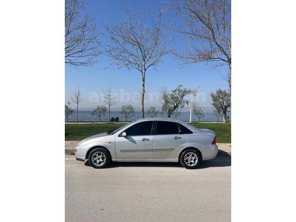 Sahibinden Ford Focus 1.6 Ghia 2001 Model 