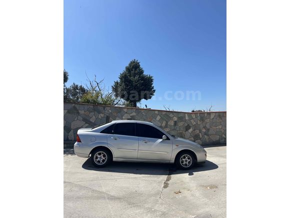 Sahibinden Ford Focus 1.6 Ghia 2001 Model 