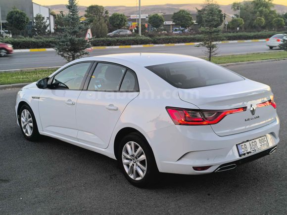 Sahibinden Renault Megane 1.3 TCe Joy 2021 Model 