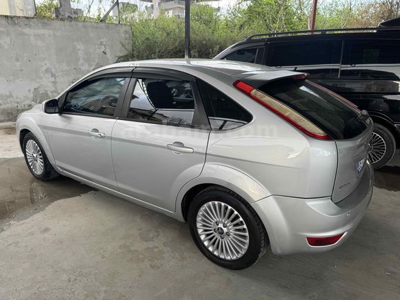 Sahibinden Ford Focus 1.6 Comfort 2011 Model  tek değişenli 