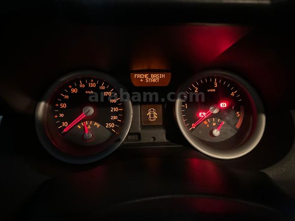 Sahibinden Renault Megane 1.5 dCi Dynamique 2005 Model  209.000 km Kırmızı
