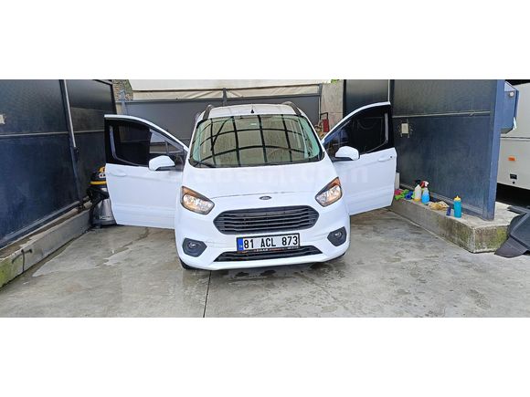 Sahibinden Ford Tourneo Courier 1.5 TDCi Black Line 2020 Model Düzce 91.700 km Beyaz
