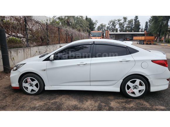 Sahibinden Hyundai Accent Blue 1.4 CVVT Mode 2012 Model  Çeki Kancalı