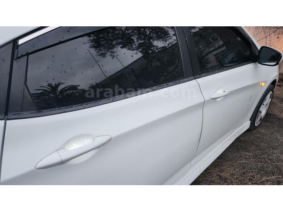 Sahibinden Hyundai Accent Blue 1.4 CVVT Mode 2012 Model  Çeki Kancalı