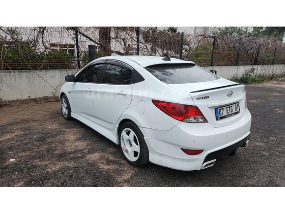 Sahibinden Hyundai Accent Blue 1.4 CVVT Mode 2012 Model  Çeki Kancalı