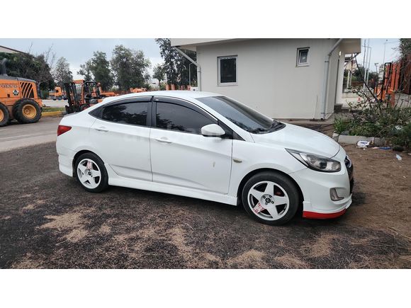 Sahibinden Hyundai Accent Blue 1.4 CVVT Mode 2012 Model  Çeki Kancalı