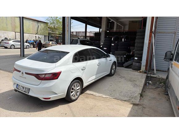 Galeriden Renault Megane 1.5 Blue DCI Touch 2020 Model İzmir