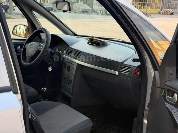HASAR KAYITSIZ DEĞİŞENSİZ ÇOĞU YERİ BOYASIZ KM 235 BİNDE