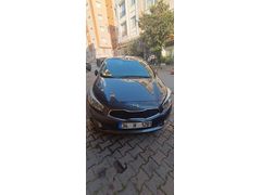Sahibinden Kia Ceed 1.6 CRDi Premium 2015 Model YANLARDA ÇİZİK BOYASI VAR DİREKLERDE ŞASELERDE  İŞLEM YOKTUR KAPUT TAVAN BAGAJ ORİJİNALDİR