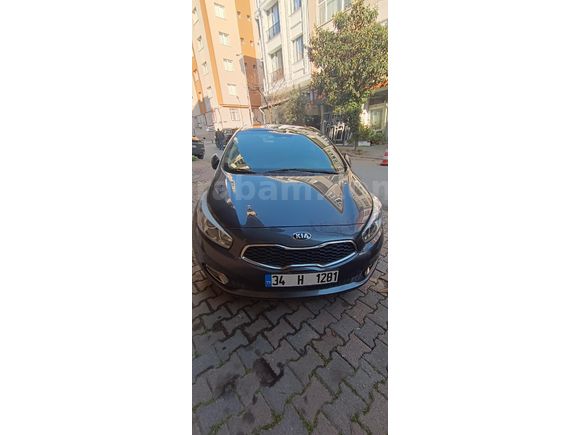 Sahibinden Kia Ceed 1.6 CRDi Premium 2015 Model YANLARDA ÇİZİK BOYASI VAR DİREKLERDE ŞASELERDE  İŞLEM YOKTUR KAPUT TAVAN BAGAJ ORİJİNALDİR