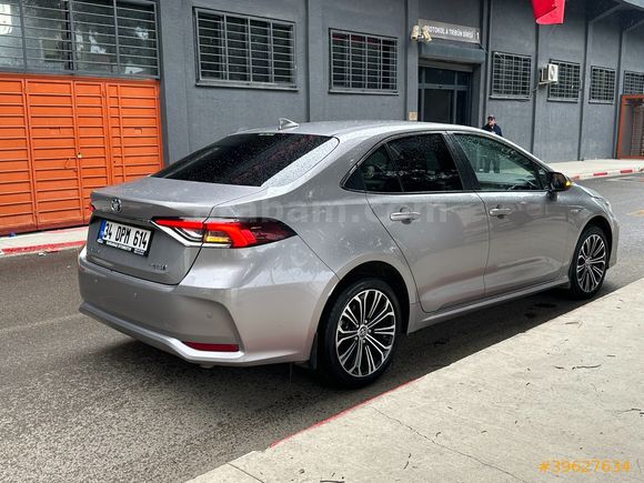 2020 MODEL 1.8HYBİRD FULL 72BİNDE TEMİZ MASRAFSIZ BAKIMLIDIR