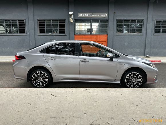 2020 MODEL 1.8HYBİRD FULL 72BİNDE TEMİZ MASRAFSIZ BAKIMLIDIR