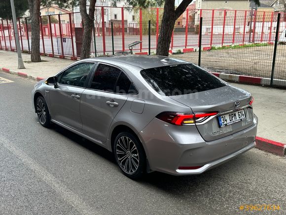 2020 MODEL 1.8HYBİRD FULL 72BİNDE TEMİZ MASRAFSIZ BAKIMLIDIR