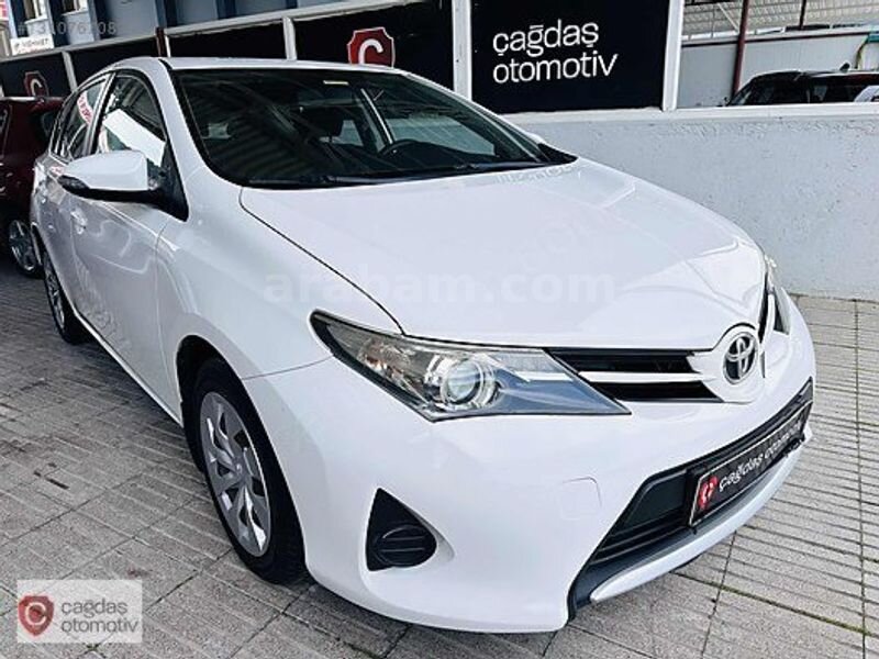 Galeriden Toyota Auris 1.33 Life 2014 Model Balıkesir 136.000 km Beyaz