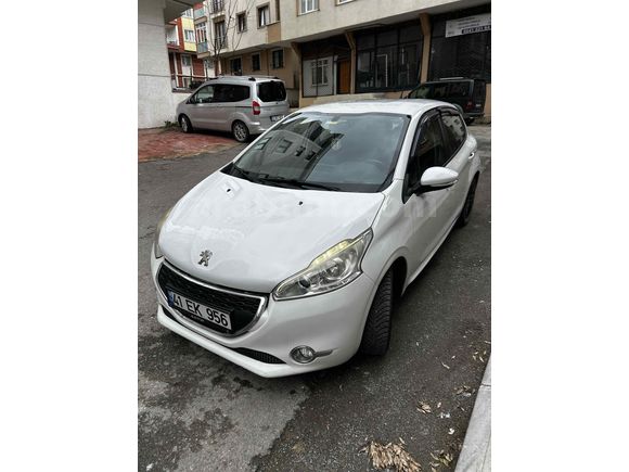 Memurdan Peugeot 208 1.4 HDi Active 2015 Model  209.500 km Beyaz