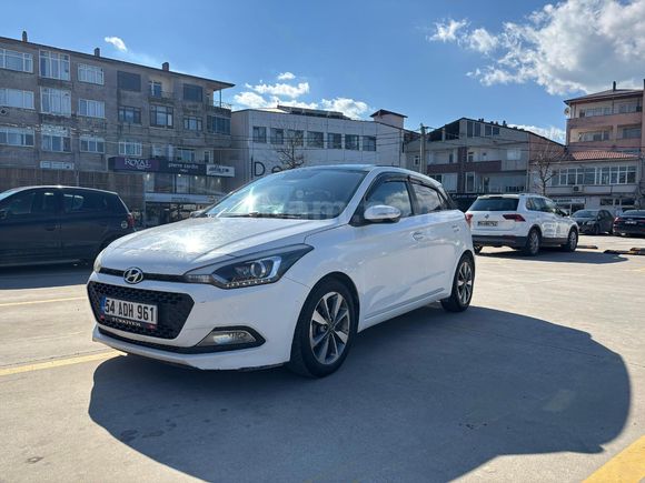 Sahibinden Hyundai i20 1.2 MPI Style 2017 Model  159.000 km Beyaz