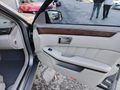 Mercedes - Benz E 200 CGI Elegance 2011 Model