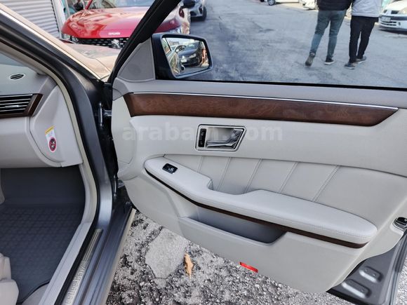 Mercedes - Benz E 200 CGI Elegance 2011 Model