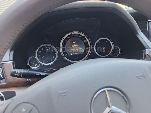 Mercedes - Benz E 200 CGI Elegance 2011 Model