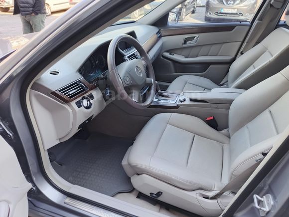 Mercedes - Benz E 200 CGI Elegance 2011 Model