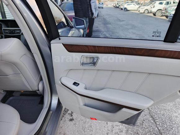 Mercedes - Benz E 200 CGI Elegance 2011 Model