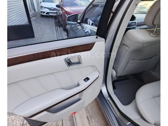 Mercedes - Benz E 200 CGI Elegance 2011 Model