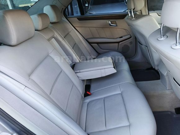 Mercedes - Benz E 200 CGI Elegance 2011 Model