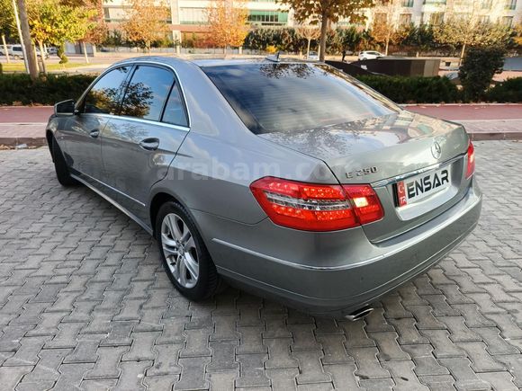 Mercedes - Benz E 200 CGI Elegance 2011 Model