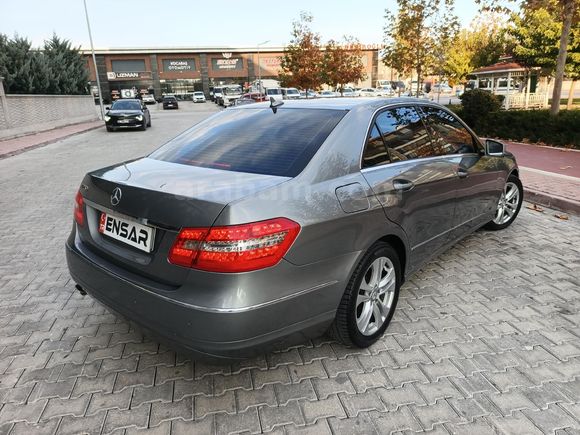 Mercedes - Benz E 200 CGI Elegance 2011 Model