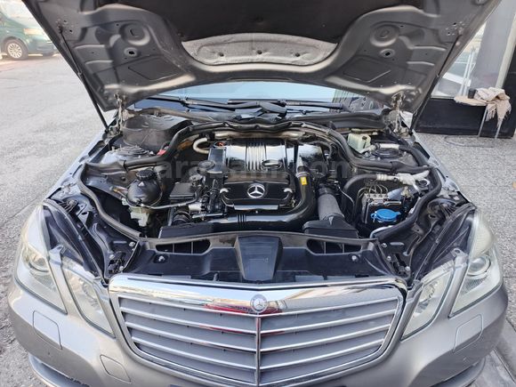 Mercedes - Benz E 200 CGI Elegance 2011 Model