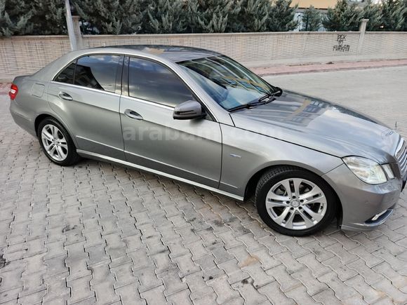 Mercedes - Benz E 200 CGI Elegance 2011 Model