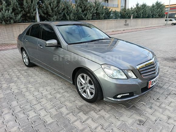Mercedes - Benz E 200 CGI Elegance 2011 Model