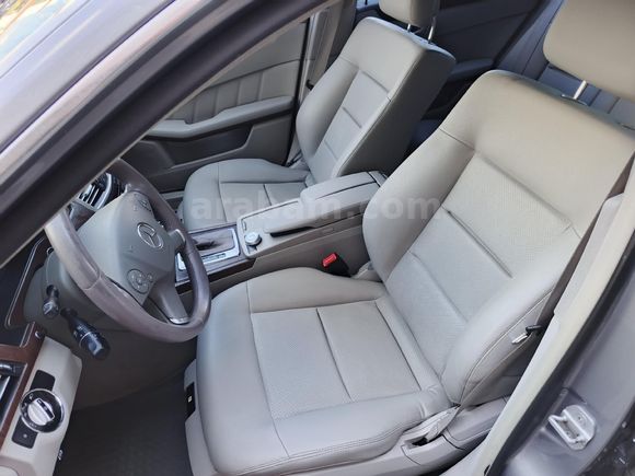 Mercedes - Benz E 200 CGI Elegance 2011 Model