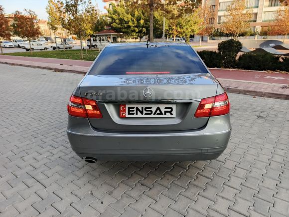 Mercedes - Benz E 200 CGI Elegance 2011 Model