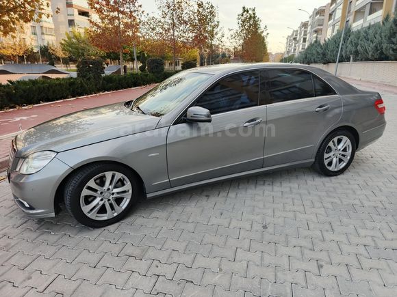 Mercedes - Benz E 200 CGI Elegance 2011 Model