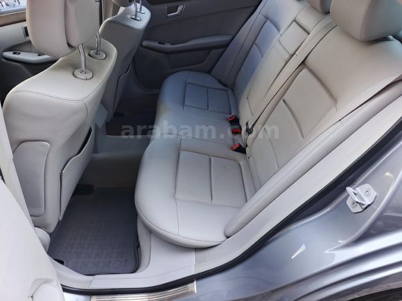 Mercedes - Benz E 200 CGI Elegance 2011 Model