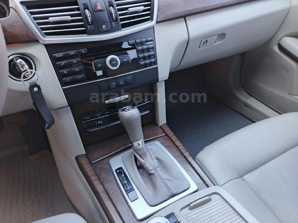 Mercedes - Benz E 200 CGI Elegance 2011 Model
