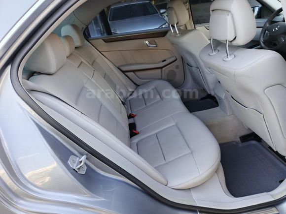 Mercedes - Benz E 200 CGI Elegance 2011 Model