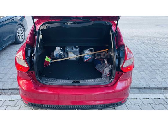 Sahibinden Ford Focus 1.6 TDCi Style 2011 Model  227.000 km Kırmızı