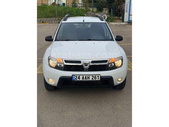 Galeriden Dacia Duster 1.5 dCi Laureate 2013 Model İstanbul 63.000 km Beyaz