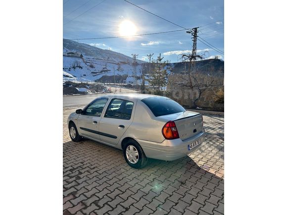 Sahibinden Renault Clio 1.4 RNA 2001 Model  17800 km Gri (Gümüş)